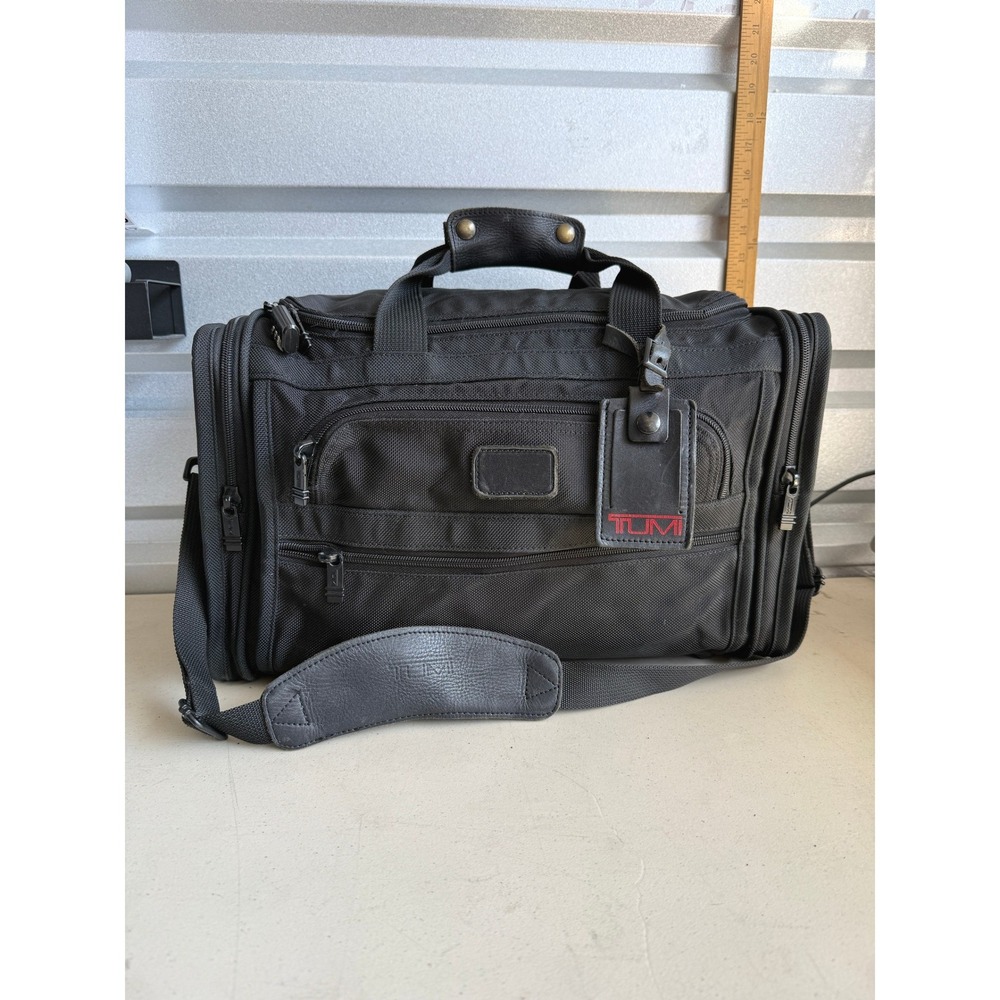 Tumi Travel Duffel Bag Black Ballistic Nylon Carry On Weekender Gym Bag 25L